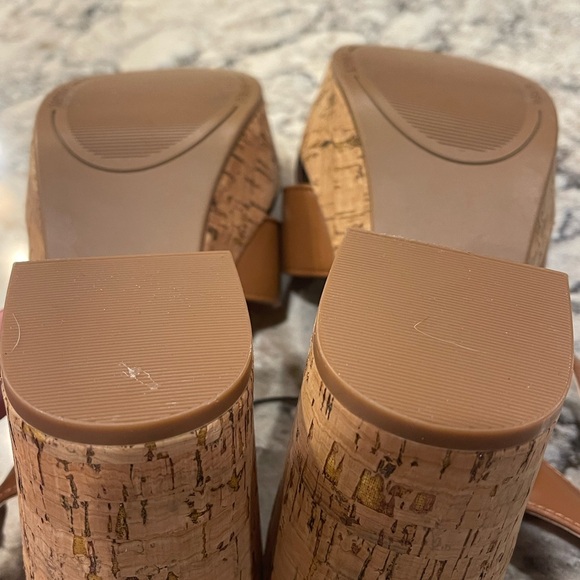 Kensie Women's Brown Cross-Strap Sandals - Picture 3 of 8